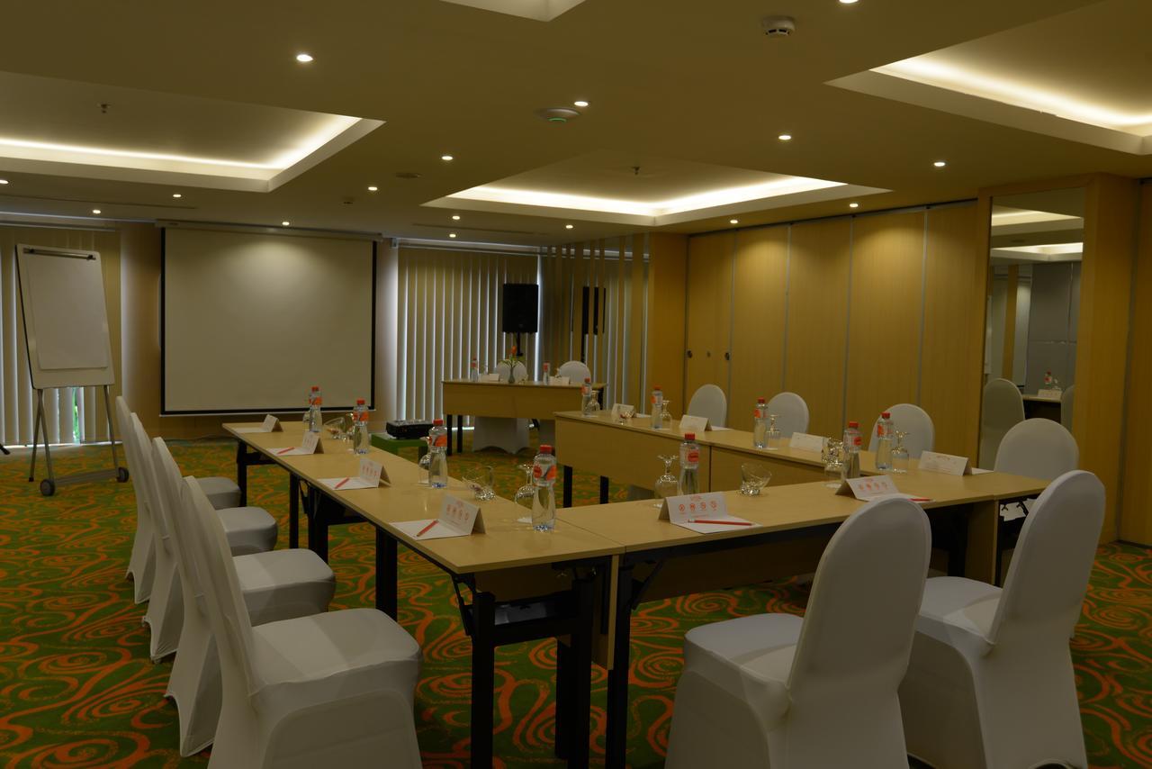 Harris Hotel Kuta Galleria - Bali Exterior foto